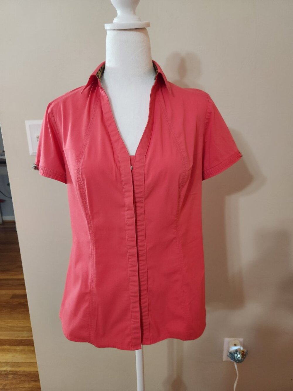 Beautiful Coral Express Essential Stretch Women's Button Up Shirt - Size M